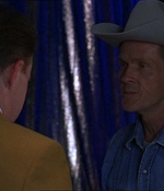 ROSWELL_-_E1X07_RIVER_DOG_043.jpg