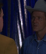 ROSWELL_-_E1X07_RIVER_DOG_047.jpg
