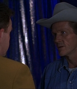 ROSWELL_-_E1X07_RIVER_DOG_057.jpg