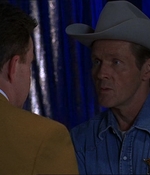 ROSWELL_-_E1X07_RIVER_DOG_068.jpg