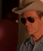 ROSWELL_-_E1X07_RIVER_DOG_080.jpg