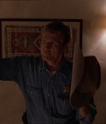 ROSWELL_-_E1X07_RIVER_DOG_085.jpg