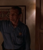 ROSWELL_-_E1X07_RIVER_DOG_089.jpg