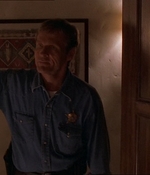 ROSWELL_-_E1X07_RIVER_DOG_090.jpg