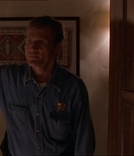 ROSWELL_-_E1X07_RIVER_DOG_091.jpg