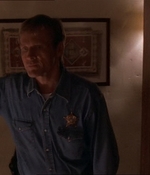 ROSWELL_-_E1X07_RIVER_DOG_092.jpg