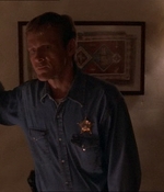 ROSWELL_-_E1X07_RIVER_DOG_093.jpg
