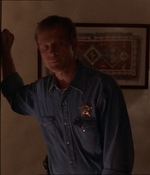 ROSWELL_-_E1X07_RIVER_DOG_095.jpg