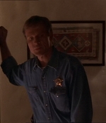 ROSWELL_-_E1X07_RIVER_DOG_096.jpg