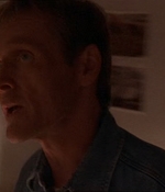 ROSWELL_-_E1X07_RIVER_DOG_107.jpg