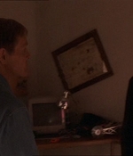 ROSWELL_-_E1X07_RIVER_DOG_113.jpg
