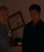 ROSWELL_-_E1X07_RIVER_DOG_120.jpg