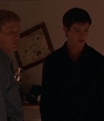 ROSWELL_-_E1X07_RIVER_DOG_122.jpg