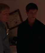 ROSWELL_-_E1X07_RIVER_DOG_123.jpg