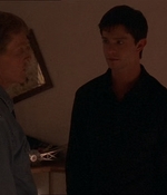 ROSWELL_-_E1X07_RIVER_DOG_127.jpg