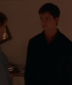 ROSWELL_-_E1X07_RIVER_DOG_130.jpg