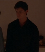 ROSWELL_-_E1X07_RIVER_DOG_133.jpg