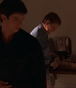 ROSWELL_-_E1X07_RIVER_DOG_140.jpg