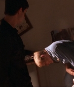ROSWELL_-_E1X07_RIVER_DOG_149.jpg