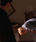 ROSWELL_-_E1X07_RIVER_DOG_150.jpg