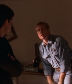ROSWELL_-_E1X07_RIVER_DOG_160.jpg