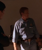 ROSWELL_-_E1X07_RIVER_DOG_165.jpg