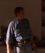 ROSWELL_-_E1X07_RIVER_DOG_166.jpg