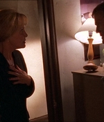 ROSWELL_-_E1X07_RIVER_DOG_195.jpg