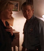 ROSWELL_-_E1X07_RIVER_DOG_198.jpg