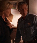 ROSWELL_-_E1X07_RIVER_DOG_199.jpg