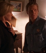 ROSWELL_-_E1X07_RIVER_DOG_202.jpg