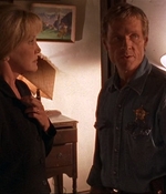 ROSWELL_-_E1X07_RIVER_DOG_203.jpg