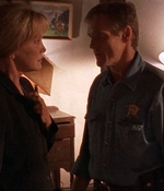 ROSWELL_-_E1X07_RIVER_DOG_208.jpg