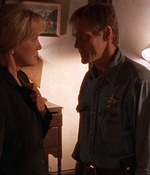 ROSWELL_-_E1X07_RIVER_DOG_209.jpg