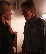 ROSWELL_-_E1X07_RIVER_DOG_210.jpg