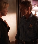 ROSWELL_-_E1X07_RIVER_DOG_217.jpg