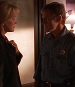 ROSWELL_-_E1X07_RIVER_DOG_218.jpg