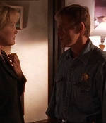 ROSWELL_-_E1X07_RIVER_DOG_220.jpg