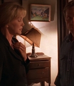 ROSWELL_-_E1X07_RIVER_DOG_226.jpg