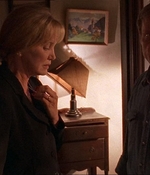ROSWELL_-_E1X07_RIVER_DOG_227.jpg