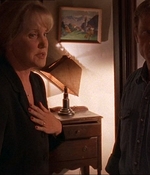 ROSWELL_-_E1X07_RIVER_DOG_230.jpg