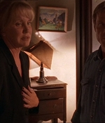 ROSWELL_-_E1X07_RIVER_DOG_231.jpg