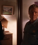 ROSWELL_-_E1X07_RIVER_DOG_240.jpg