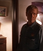 ROSWELL_-_E1X07_RIVER_DOG_241.jpg