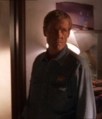 ROSWELL_-_E1X07_RIVER_DOG_242.jpg