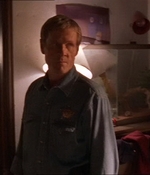ROSWELL_-_E1X07_RIVER_DOG_243.jpg