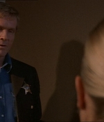 ROSWELL_-_E1X07_RIVER_DOG_250.jpg