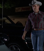 ROSWELL_-_E1X07_RIVER_DOG_311.jpg