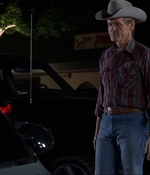 ROSWELL_-_E1X07_RIVER_DOG_312.jpg