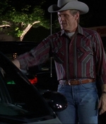 ROSWELL_-_E1X07_RIVER_DOG_313.jpg